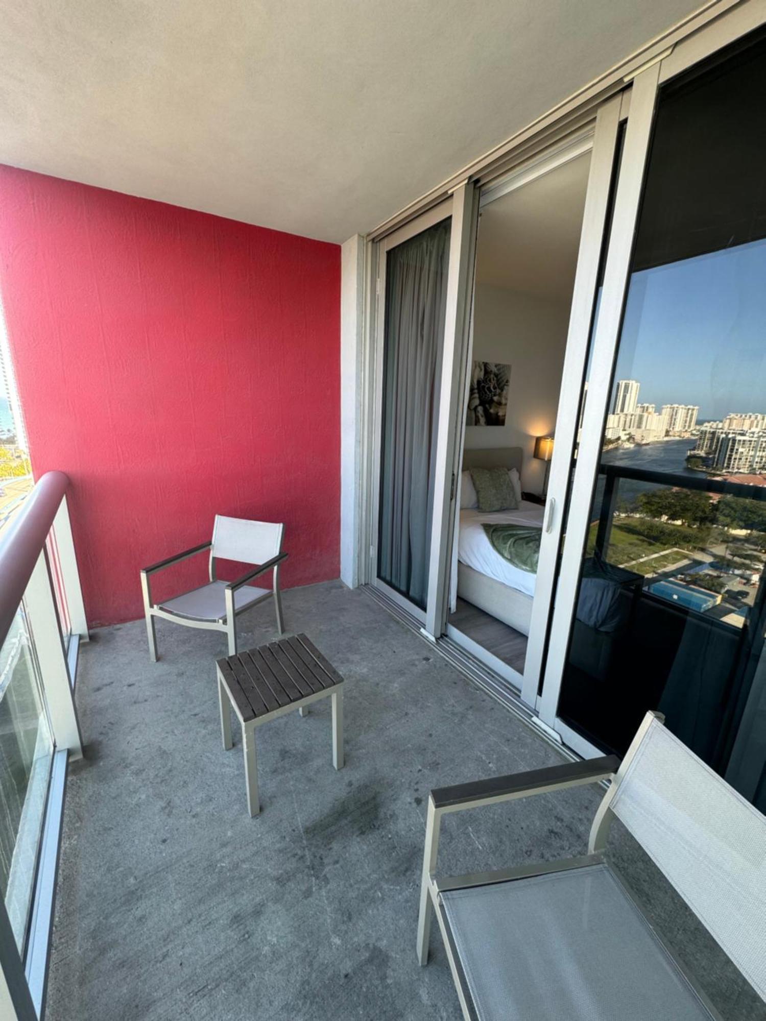 Lovely 2Bed 1Bath Condo With Private Balcony 18Th Floor Plaja Hallandale Exterior foto